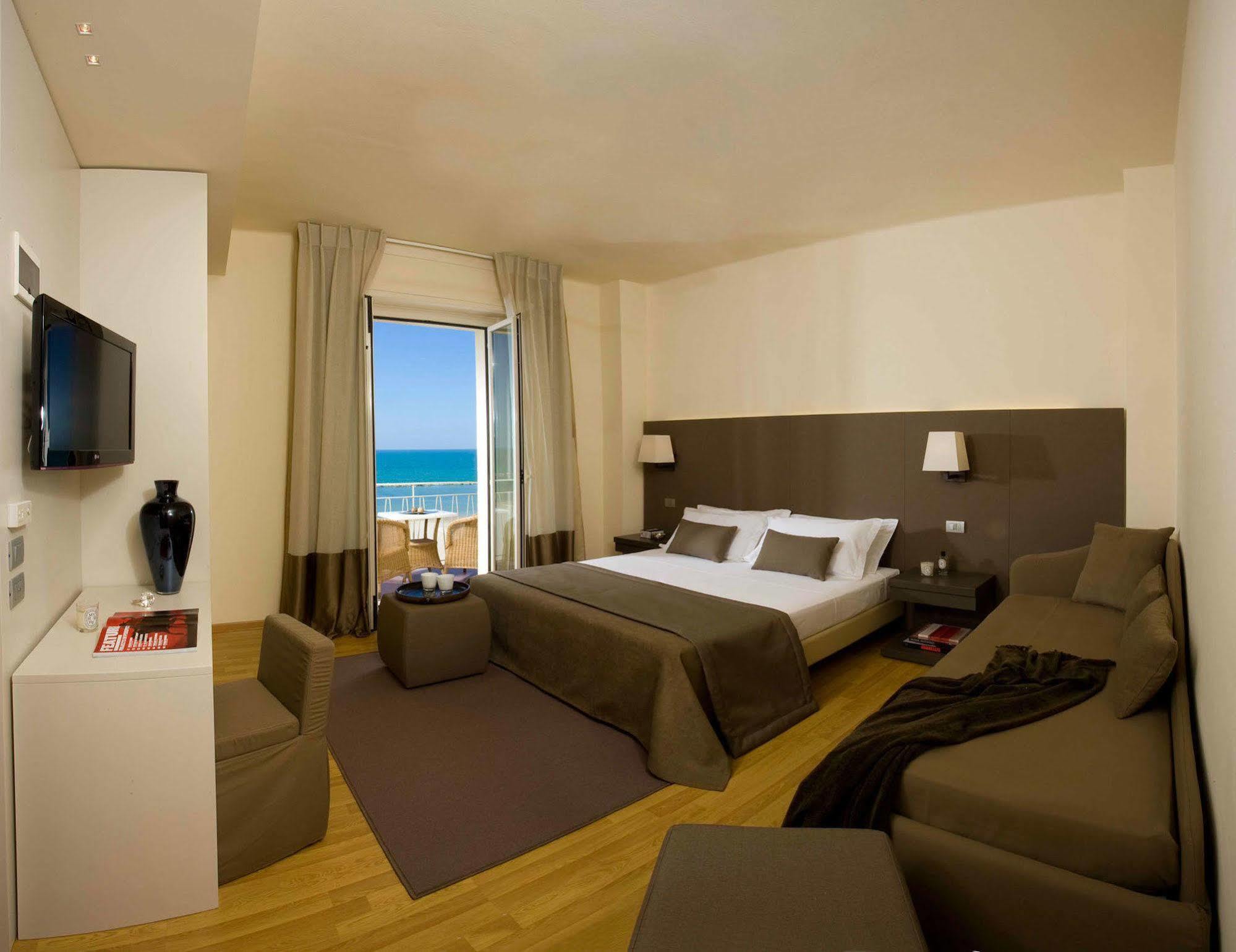Hotel Miramare Gabicce Mare Exterior photo